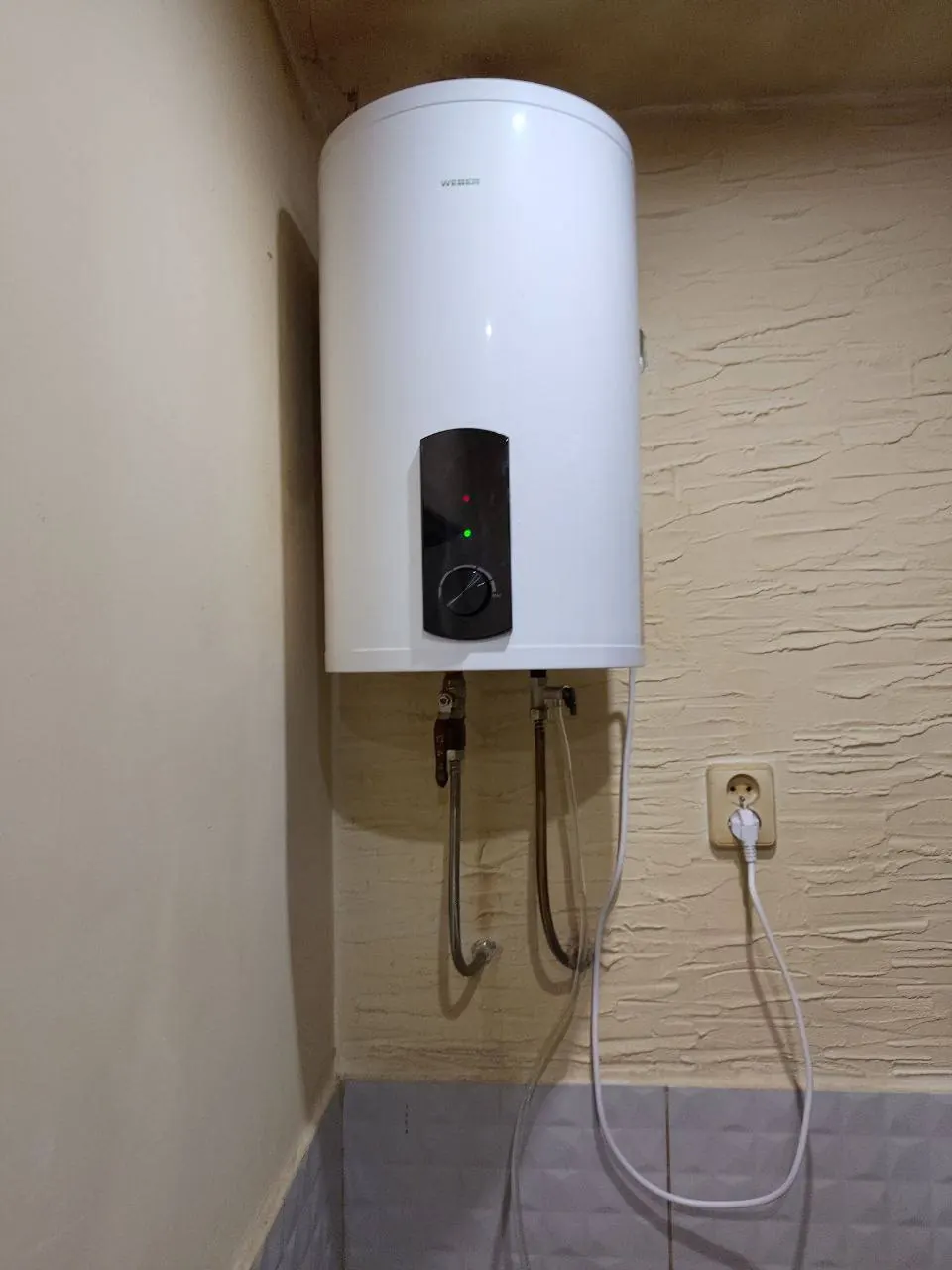 Bojler elektryczny na ścianie — DobryHydraulik Warszawa